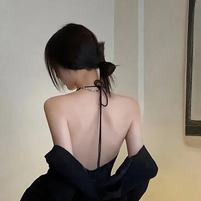 隔楼女孩:我们之间的层距