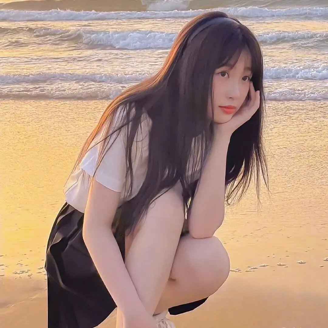 穿黄睡衣的女孩